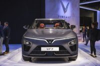 Dau xe VinFast VF7 a 200x133 - Ô tô điện VinFast VF 7 giá bao nhiêu, có mấy màu ?